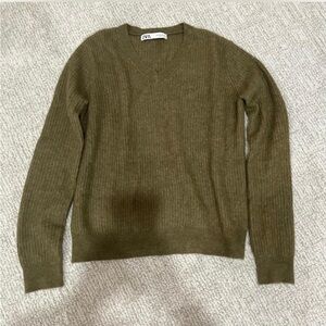 Zara Women’s Army Green V-Neck Cashmere Sweater